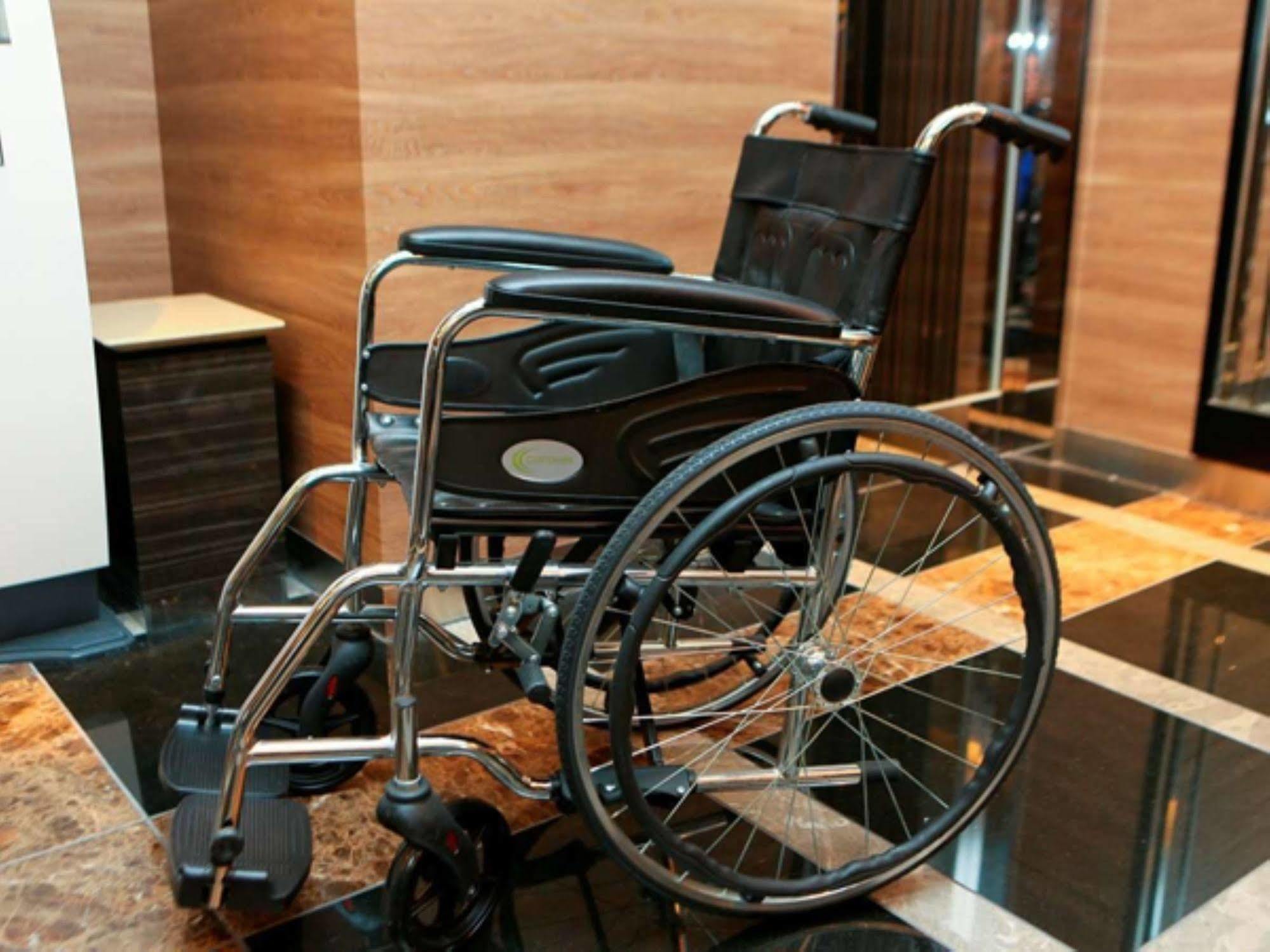 Apa Hotel Shimbashi Toranomon Токио Экстерьер фото